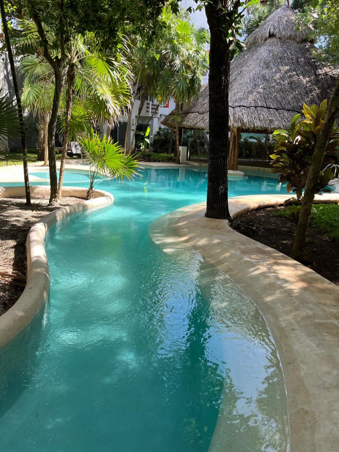 Alberca y palapa de Villas Xiknal
